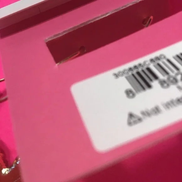 ⭐️NWT BETSEY JOHNSON STARFISH EARRINGS - Picture 9 of 11